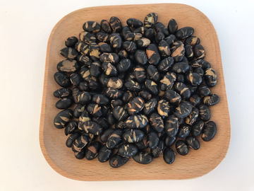 Το μαύρο φασόλι σόγιας χρώματος τσιμπά το σκληρό αλατισμένο σύσταση μαζεμμένο με το χέρι γεύση καρύδι φασολιών τροφίμων
